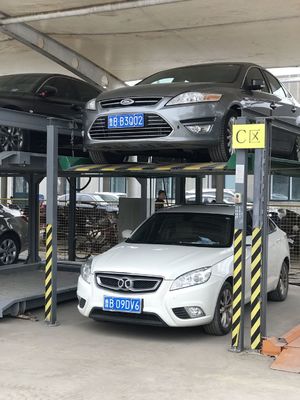 커스터마이징 가능한 4 포스트 주차 하우스 2500kgs 수압 주차 시스템